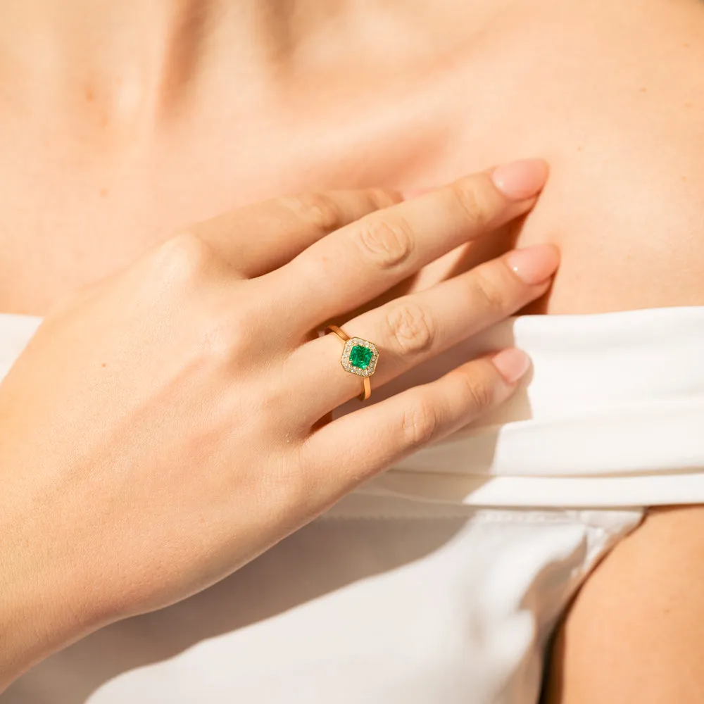 18ct Yellow Gold .84ct Emerald & Diamond Ring