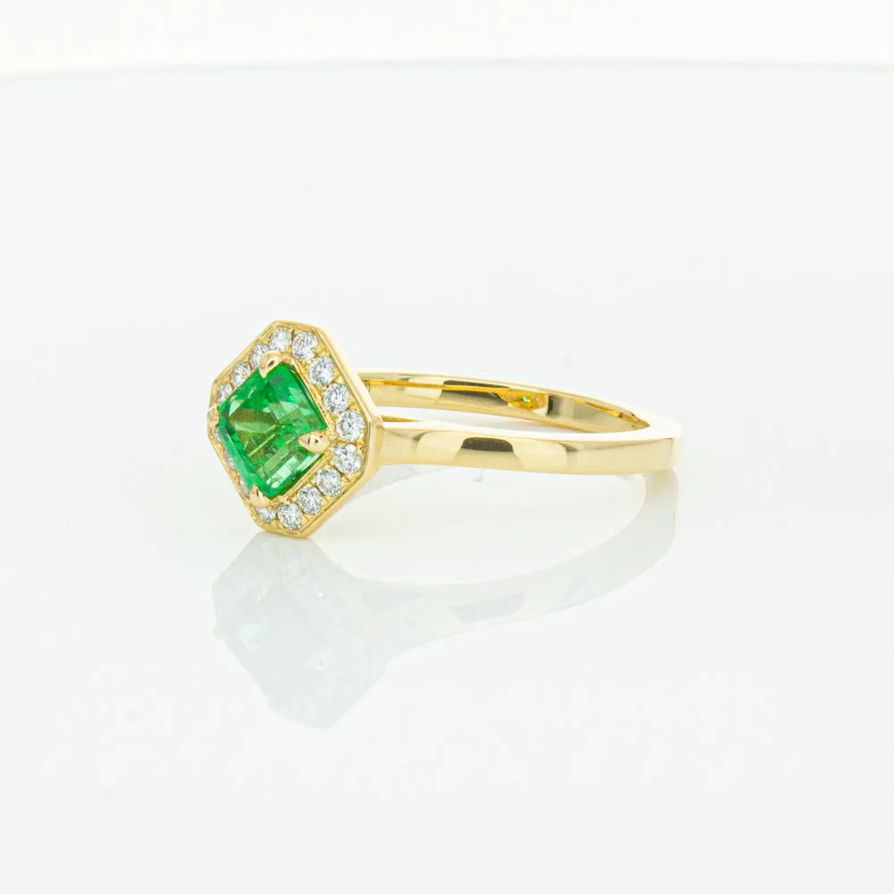 18ct Yellow Gold .84ct Emerald & Diamond Ring