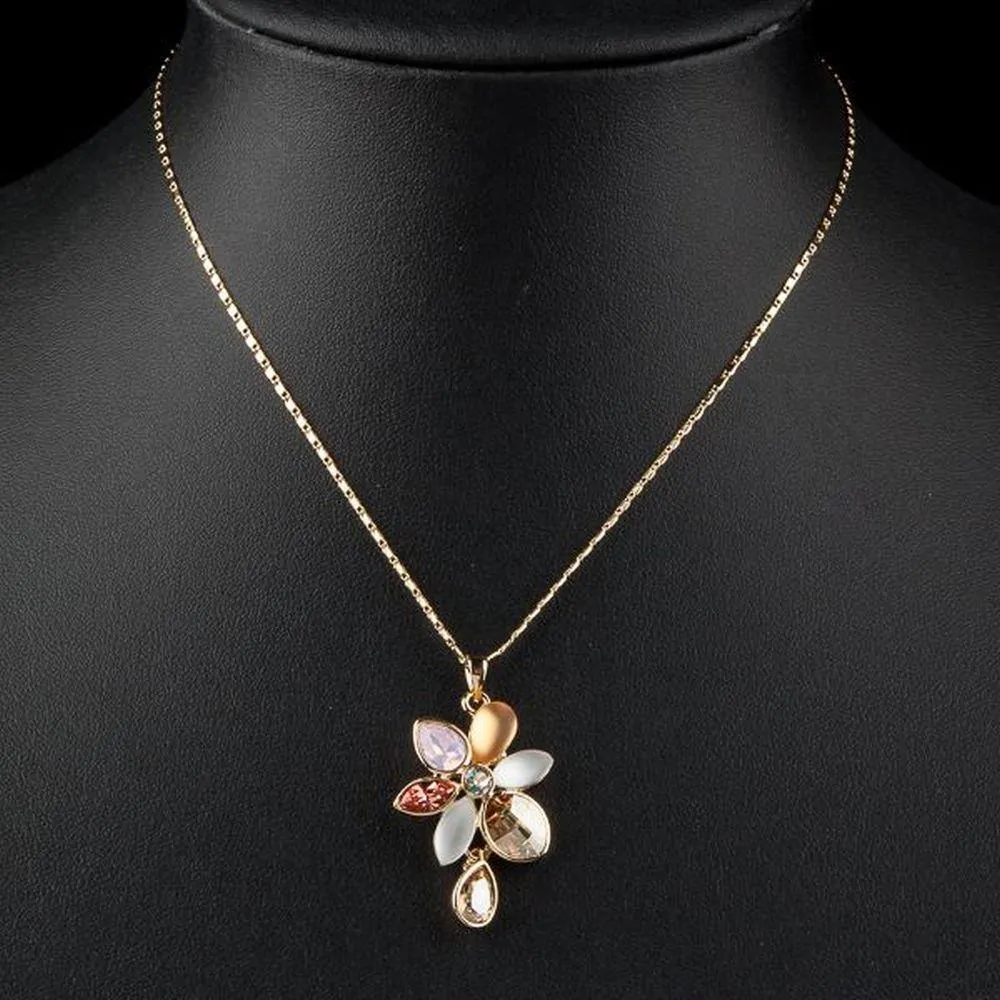 Blooming Flower Crystal Necklace KPN0114
