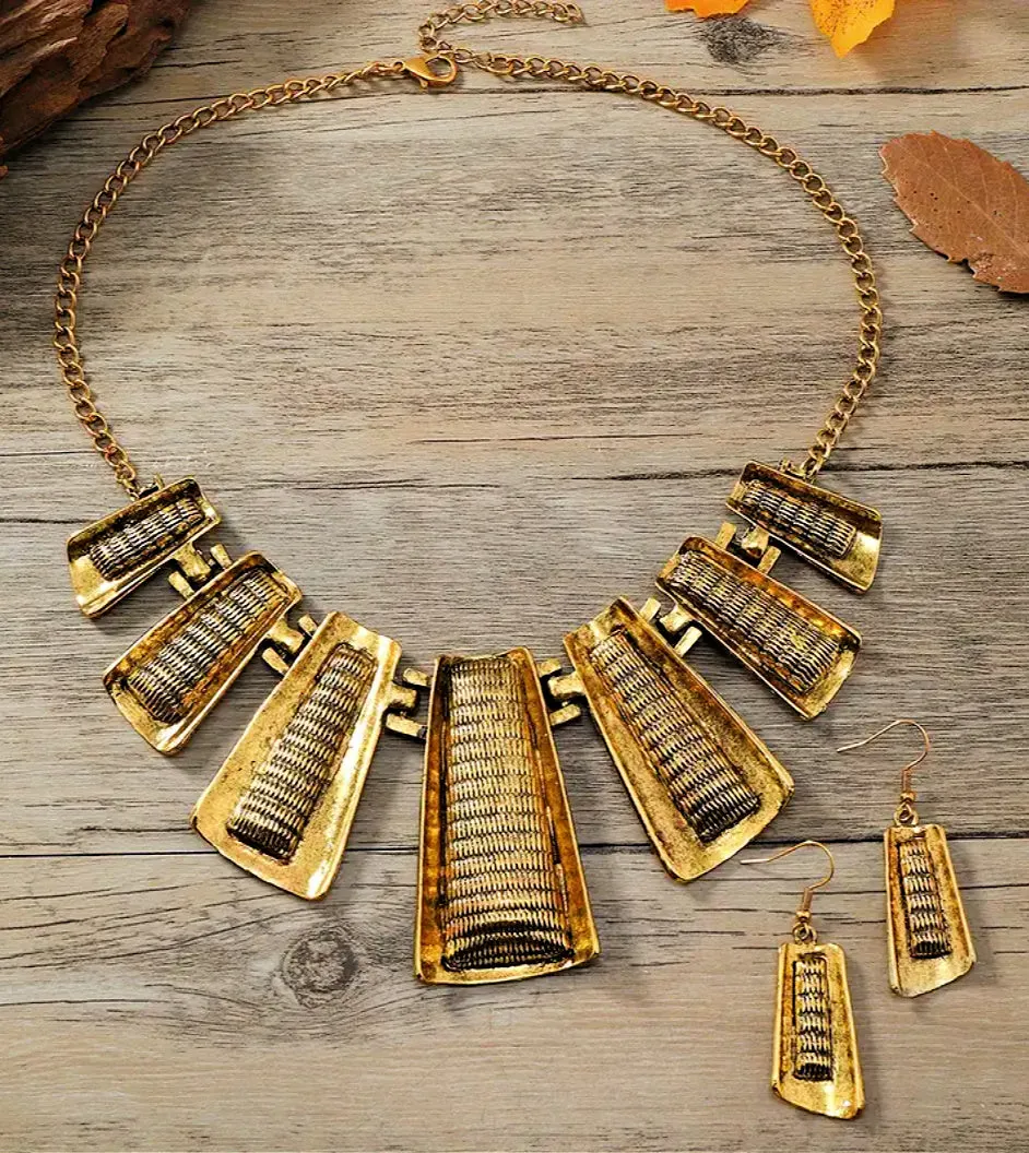 Cleopatra Golden Collar Necklace With Earrings