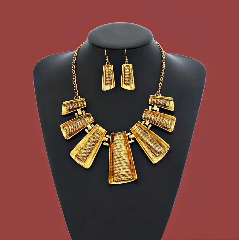 Cleopatra Golden Collar Necklace With Earrings
