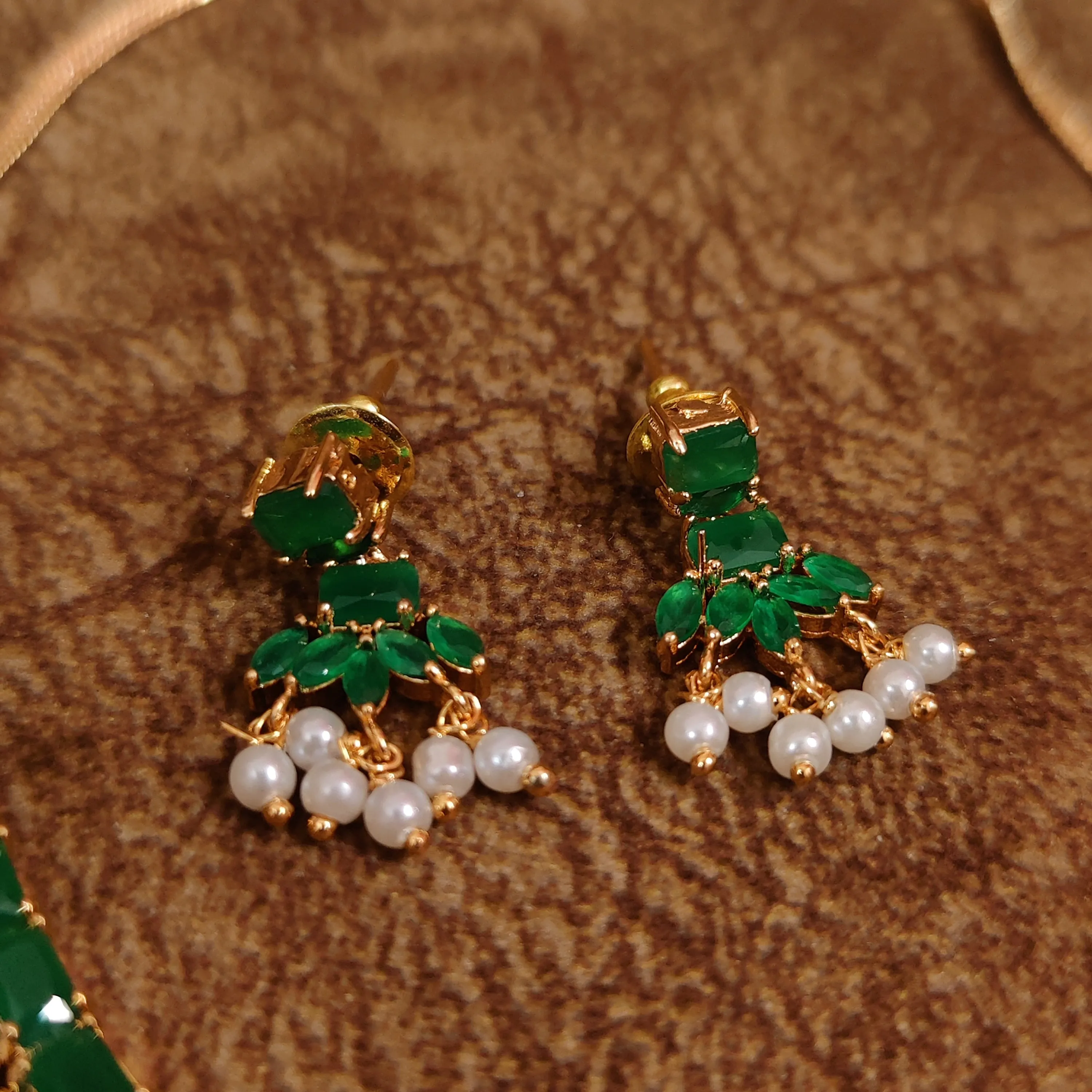 EMERALD LOOK PEARL BEADED NECKLACE SET