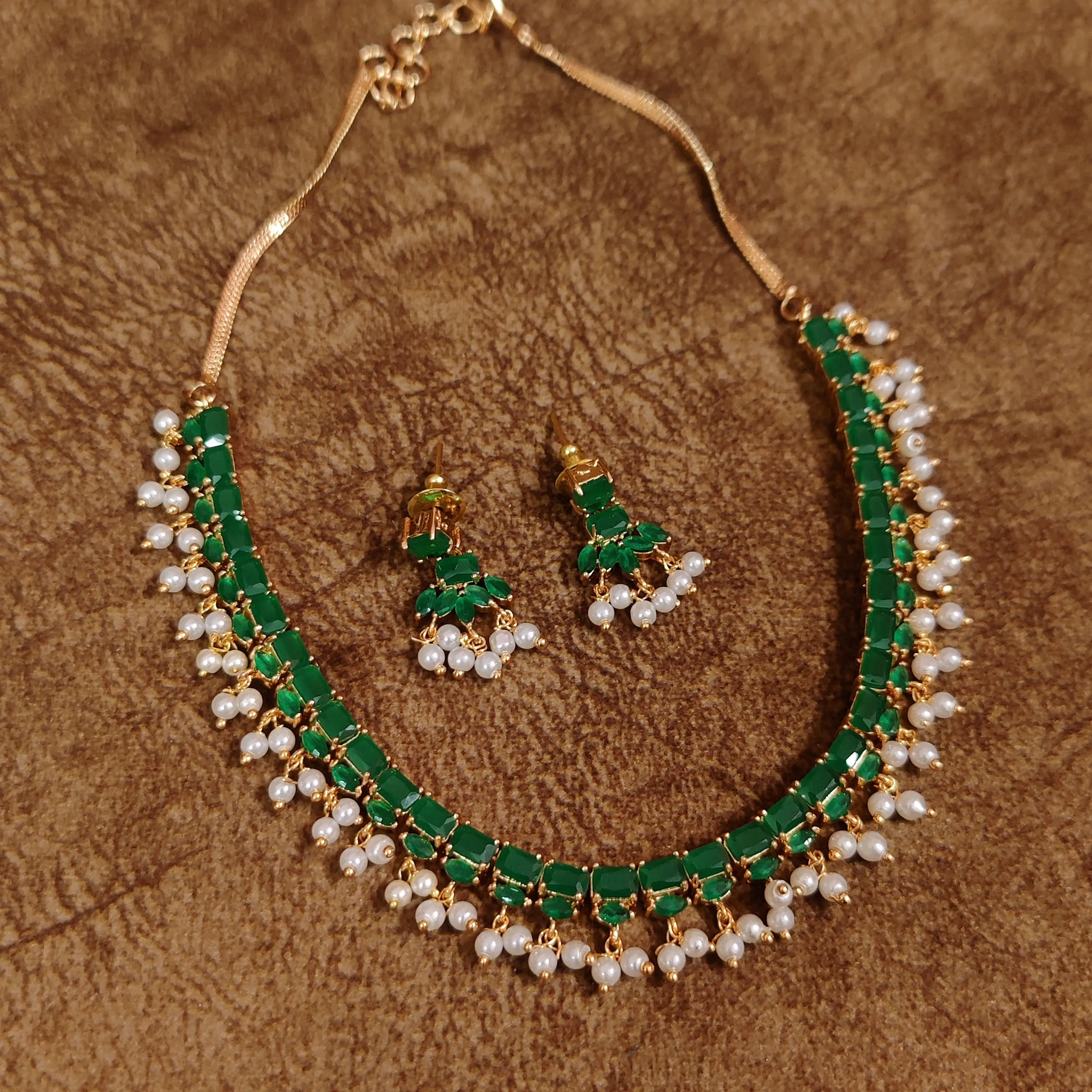 EMERALD LOOK PEARL BEADED NECKLACE SET