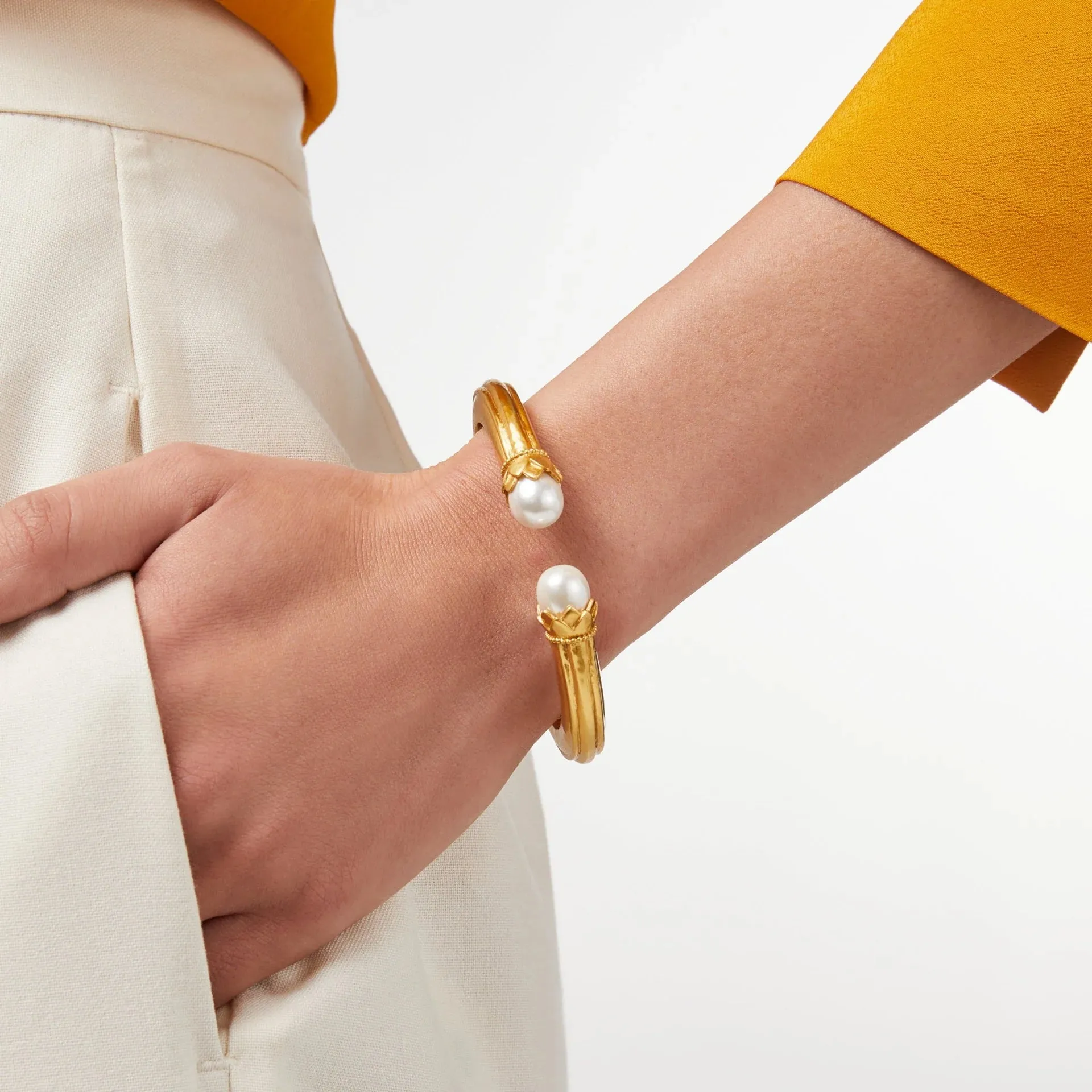 Flora Demi Cuff Pearl, Gold-Pearl