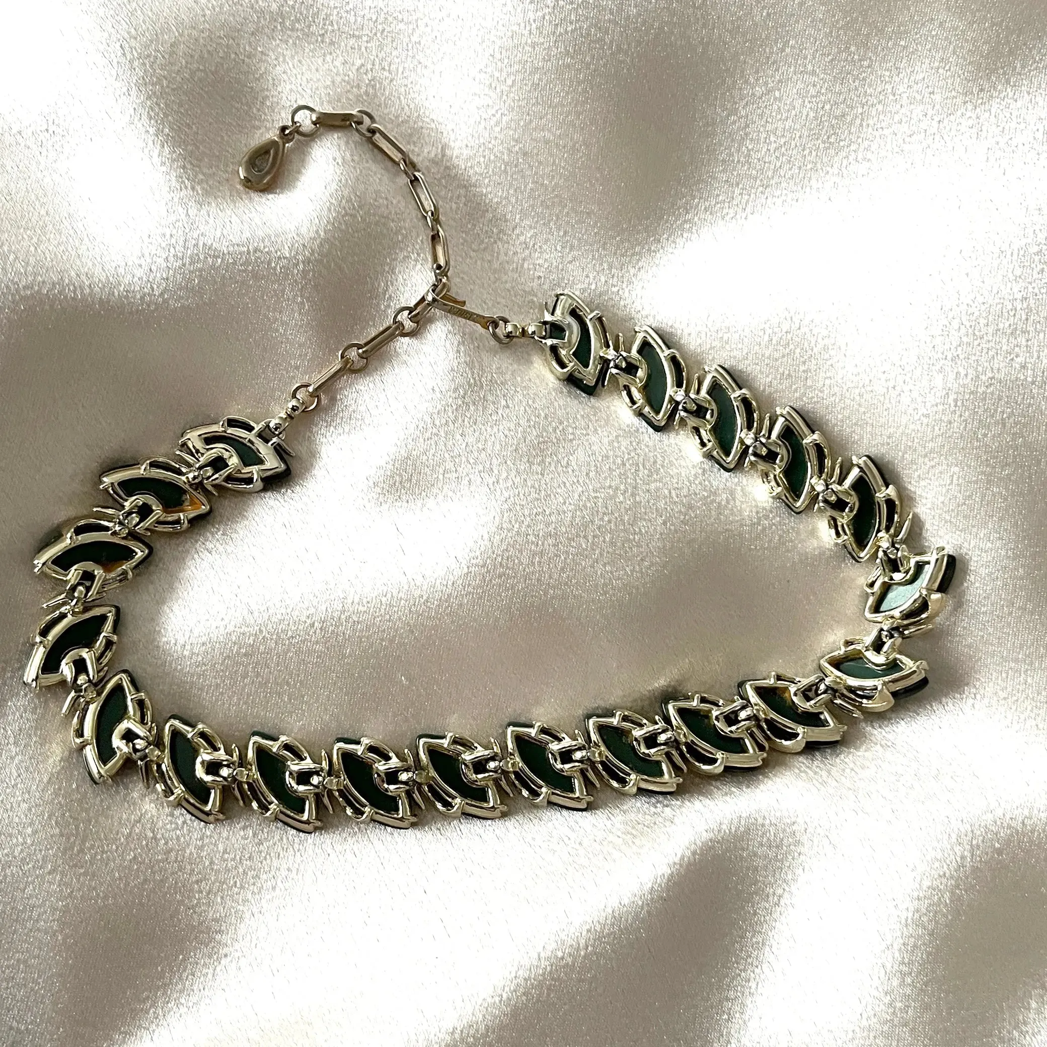 Forest Green Lucite Thermoset Lisner Choker
