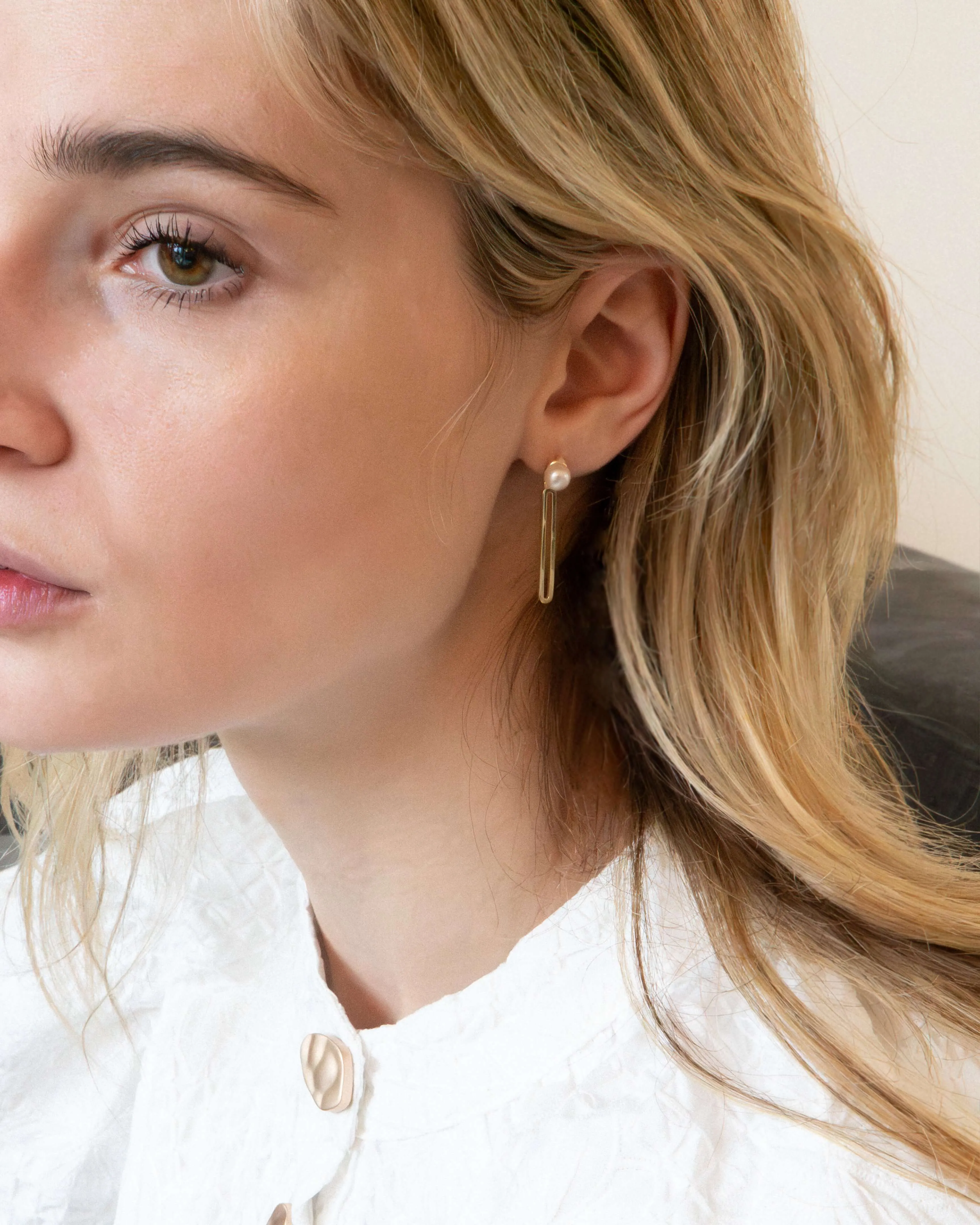 Hera Pearl Chain Stud