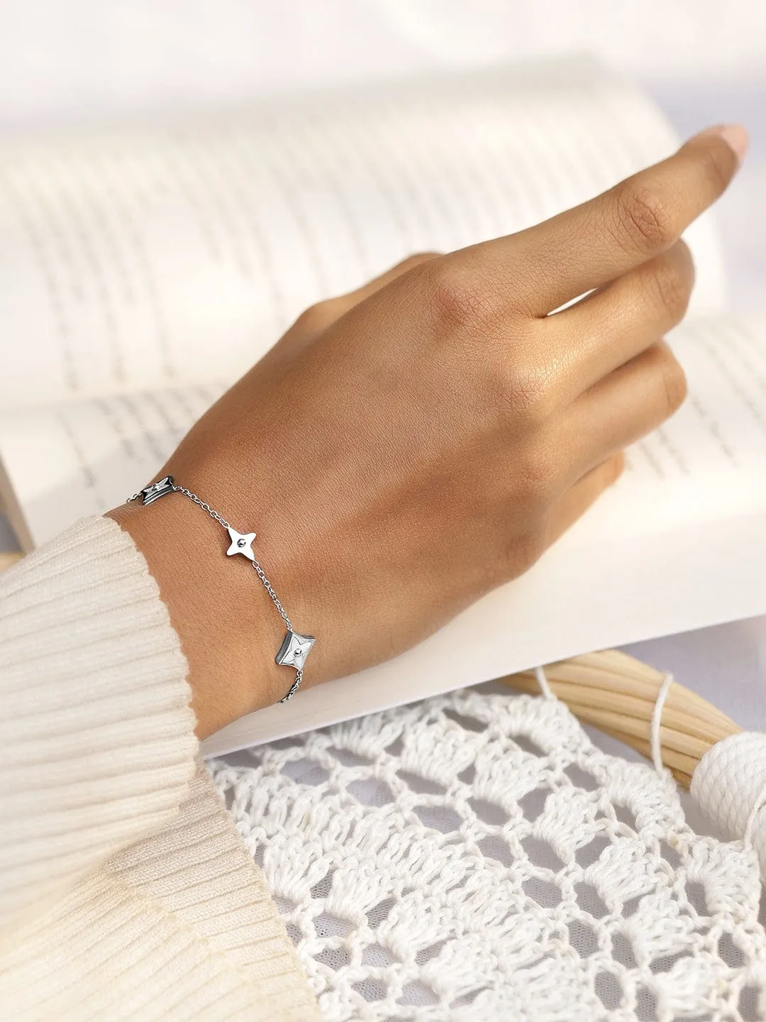 Rubans Voguish Rhodium Plated StainlessSteel TarnishFree Waterproof Floral Charm Bracelet