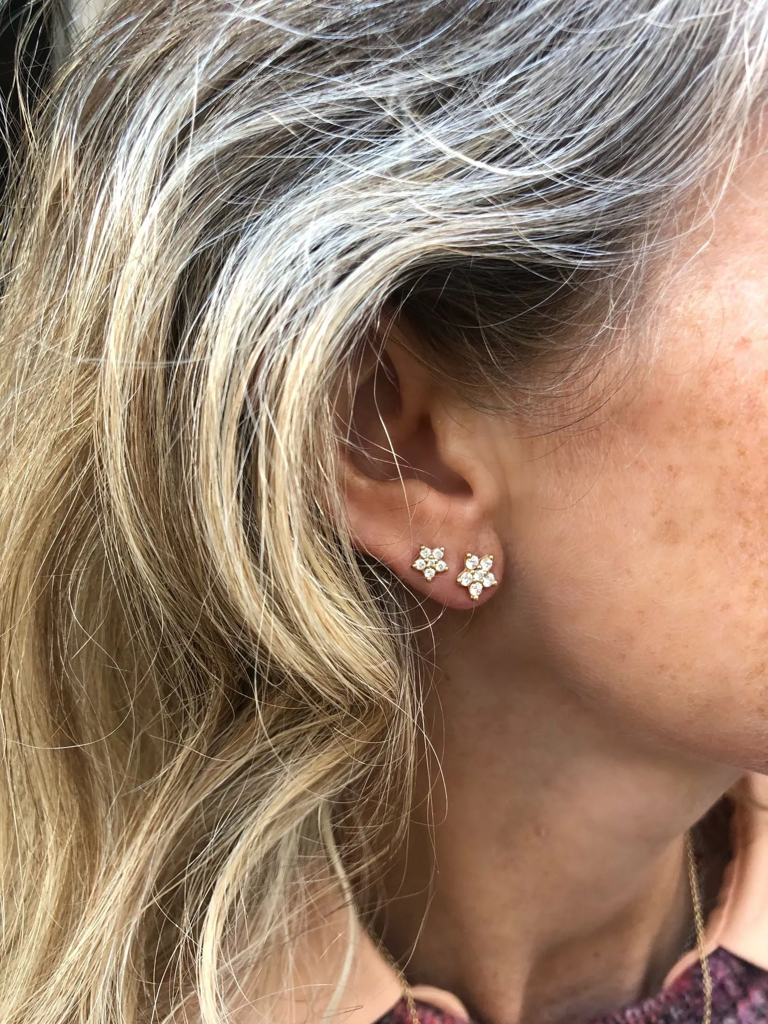 Small Shooting Stars 18K Gold Earrings w. Diamonds
