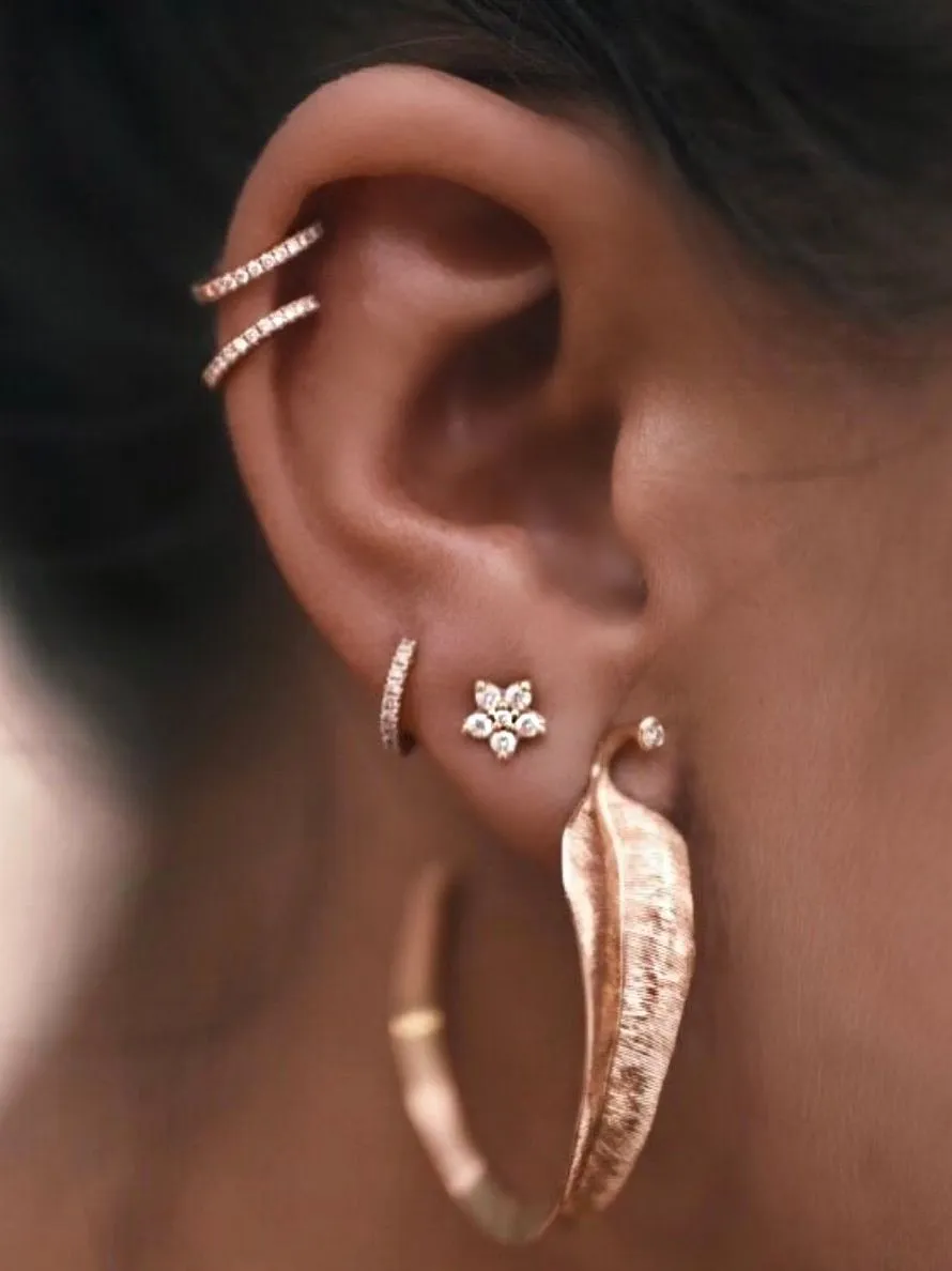 Small Shooting Stars 18K Gold Earrings w. Diamonds