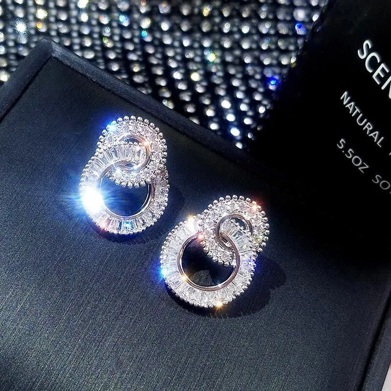The Elise Earrings with Intertwined Circles