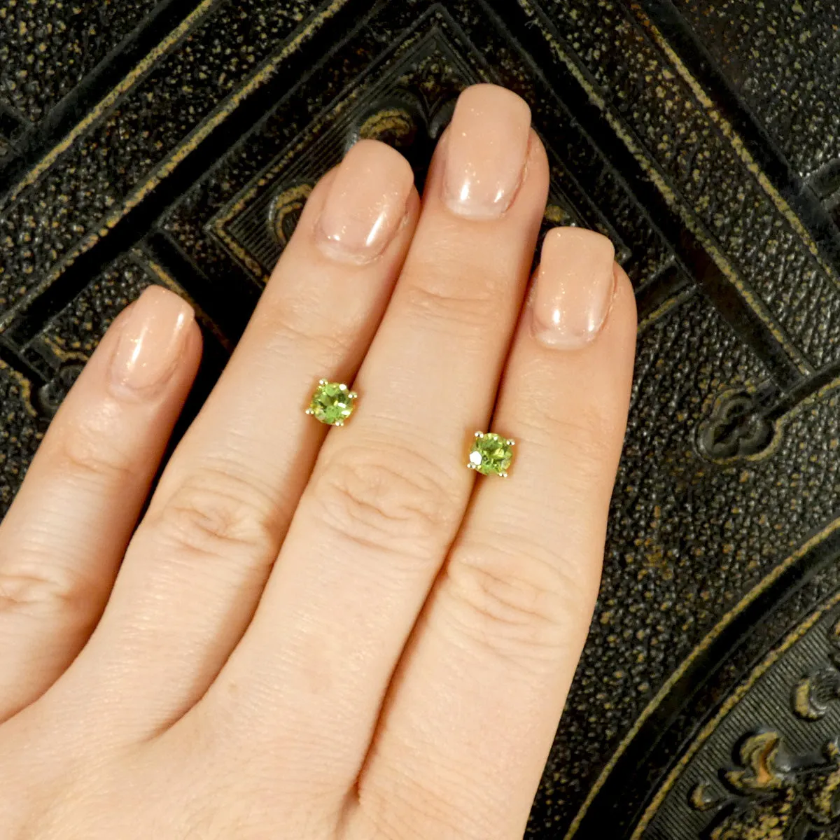 Vibrant Peridot Solitaire Stud Earrings in Yellow Gold